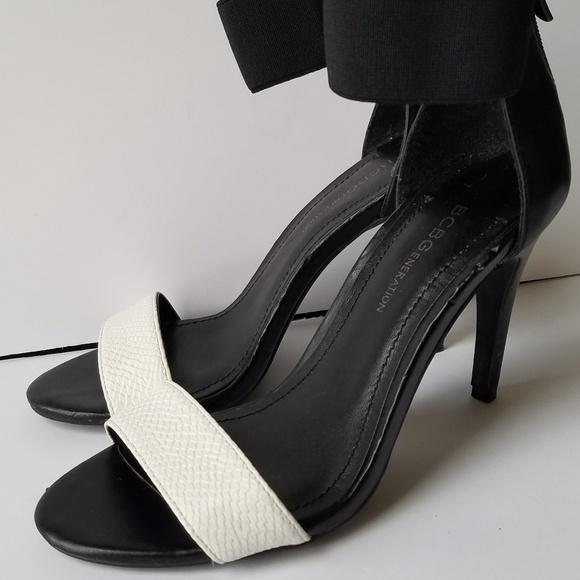 ⭐Host Pick!⭐ BCBGeneration Black and White Heels - Picture 3 of 7